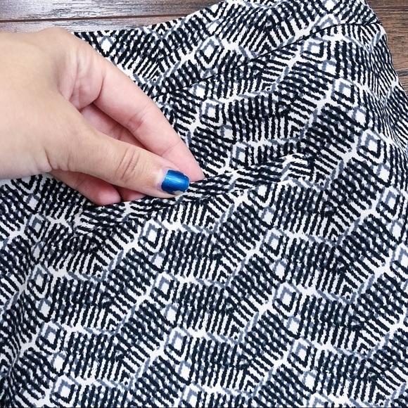 Joie • Merci shorts geometric patterned black white print silk linen chevron - Picture 11 of 11